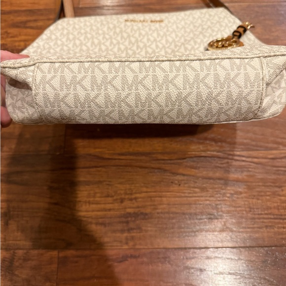 Michael Kors Jet Set Travel  Crossbody - Picture 5 of 7